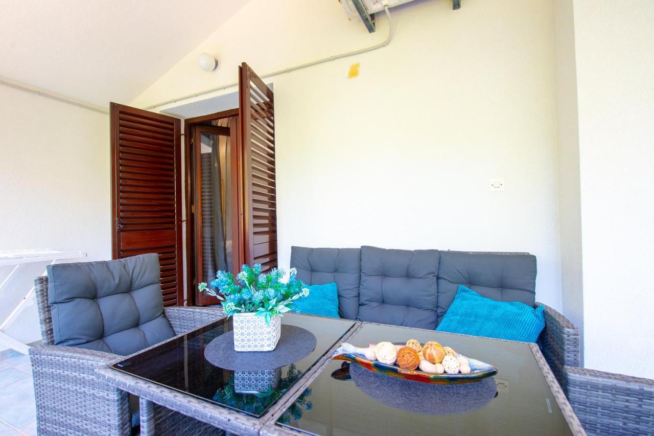 Apartments Ela Novalja Extérieur photo